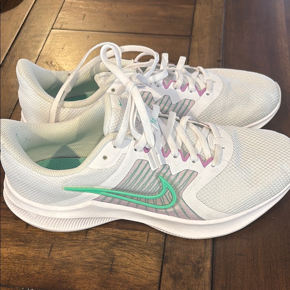Nike Women's White and Green Running Shoes